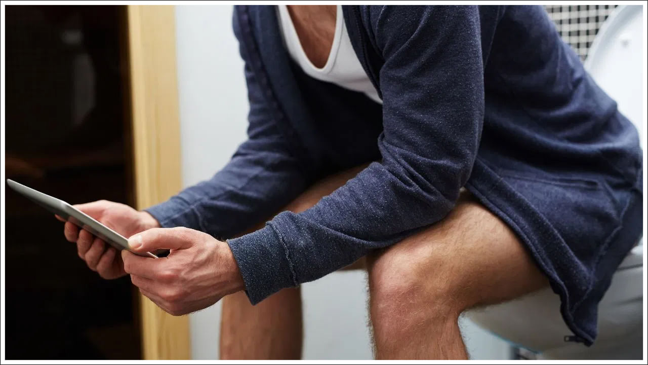 Smartphone: మీరు బాత్రూంలో కూడా స్మార్ట్‌ఫోన్ వాడుతున్నారా? మీకో షాకింగ్‌ న్యూస్‌