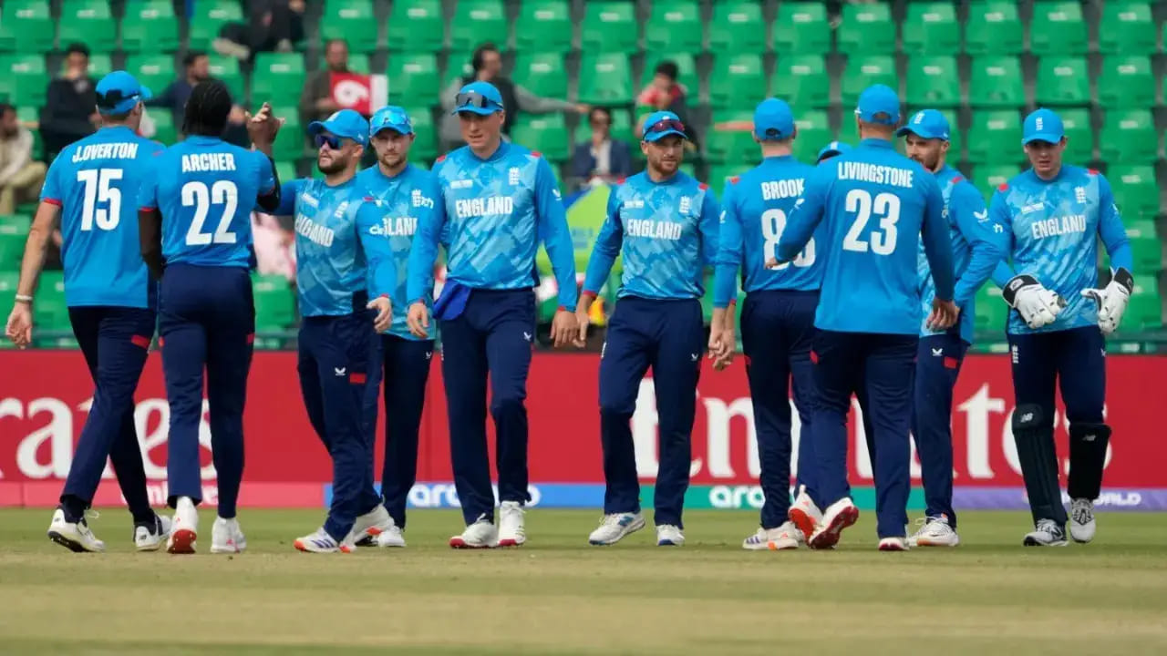 2023లో జరిగిన వన్డే ప్రపంచకప్‌లో ఇంగ్లండ్ ప్రదర్శన అందరినీ నిరాశపరిచింది. ఆ టోర్నమెంట్‌లో డిఫెండింగ్ ఛాంపియన్‌గా బరిలోకి దిగిన ఇంగ్లండ్, లీగ్ దశలోనే నిష్క్రమించింది. ఆ తర్వాత కూడా వన్డే క్రికెట్‌లో చెప్పుకోదగ్గ ప్రదర్శన చేయలేకపోయింది. దీని ఫలితంగా ఐసీసీ వార్షిక వన్డే ర్యాంకింగ్స్‌లో ఆ జట్టు ఎనిమిదో స్థానానికి పడిపోయింది.