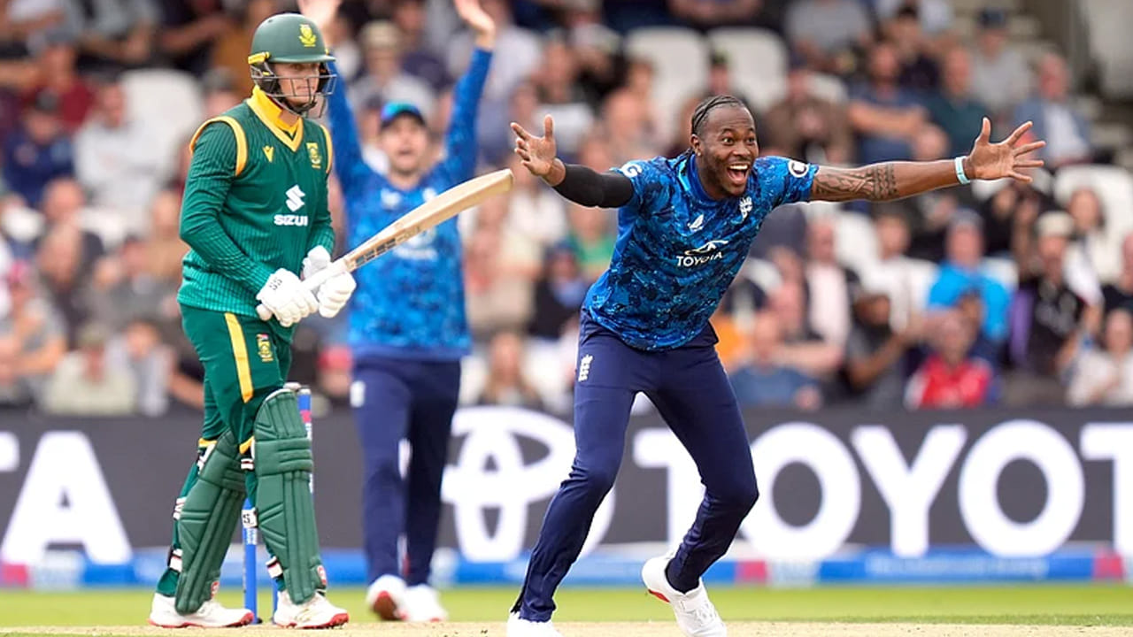 ప్రపంచ క్రికెట్‌లో ఒకప్పుడు నెంబర్ వన్ జట్టుగా వెలిగిన ఇంగ్లండ్ ఇప్పుడు ఎదుర్కొంటున్న ఈ సంక్షోభం, అభిమానులను తీవ్ర ఆందోళనకు గురిచేస్తోంది. జట్టు యాజమాన్యం తక్షణమే చర్యలు తీసుకుని, ఆటగాళ్లలో వన్డే క్రికెట్‌పై ఆసక్తి పెంచడం అవసరం. లేకపోతే, ఇంగ్లండ్ క్రికెట్ చరిత్రలో ఇది ఒక చీకటి అధ్యాయంగా మిగిలిపోయే ప్రమాదం ఉంది.