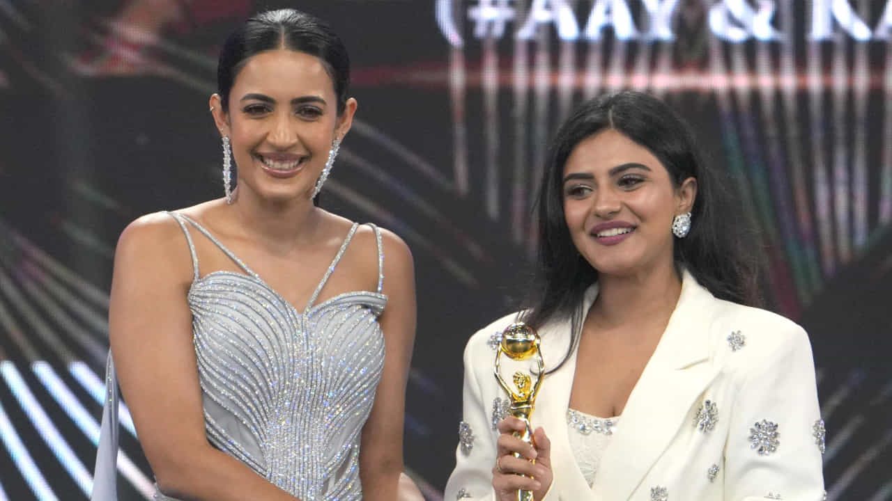 బెస్ట్ ప్రామిసింగ్ యంగ్ యాక్టర్గా రోషన్, బెస్ట్ ప్రామిసింగ్ యంగ్ యాక్టర్ ఫిమేల్గా శ్రీదేవి కోర్ట్ సినిమాకిగాను గామా అవార్డ్స్ కైవసం చేసుకున్నారు. నల్లంచు తెల్లచీర పాటకు మిస్టర్ బచ్చన్ సినిమా బెస్ట్ కొరియోగ్రఫీ, బెస్ట్ ప్లే బ్యాక్ సింగర్ ఫిమేల్ క్రిటిక్ అవార్డులు భాను మాస్టర్, సమీరా భరద్వాజ్ అందుకున్నారు. అలాగే క్రిటిక్స్ బెస్ట్ మూవీగా రజాకార్ అవార్డు కైవసం చేసుకుంది. అలాగే తేజ సజ్జా, కిరణ్ అబ్బవరం వంటి హీరోలకు కూడా అవార్డులు లభించాయి. మానస వారణాశి, నయన్ సారిక, నిహారిక కొణిదెల లాంటి వారికీ గామా అవార్డ్స్ వచ్చాయి. ఇంకా ఇందులో మరికొన్ని చిత్రాలు కూడా ఉన్నాయి.