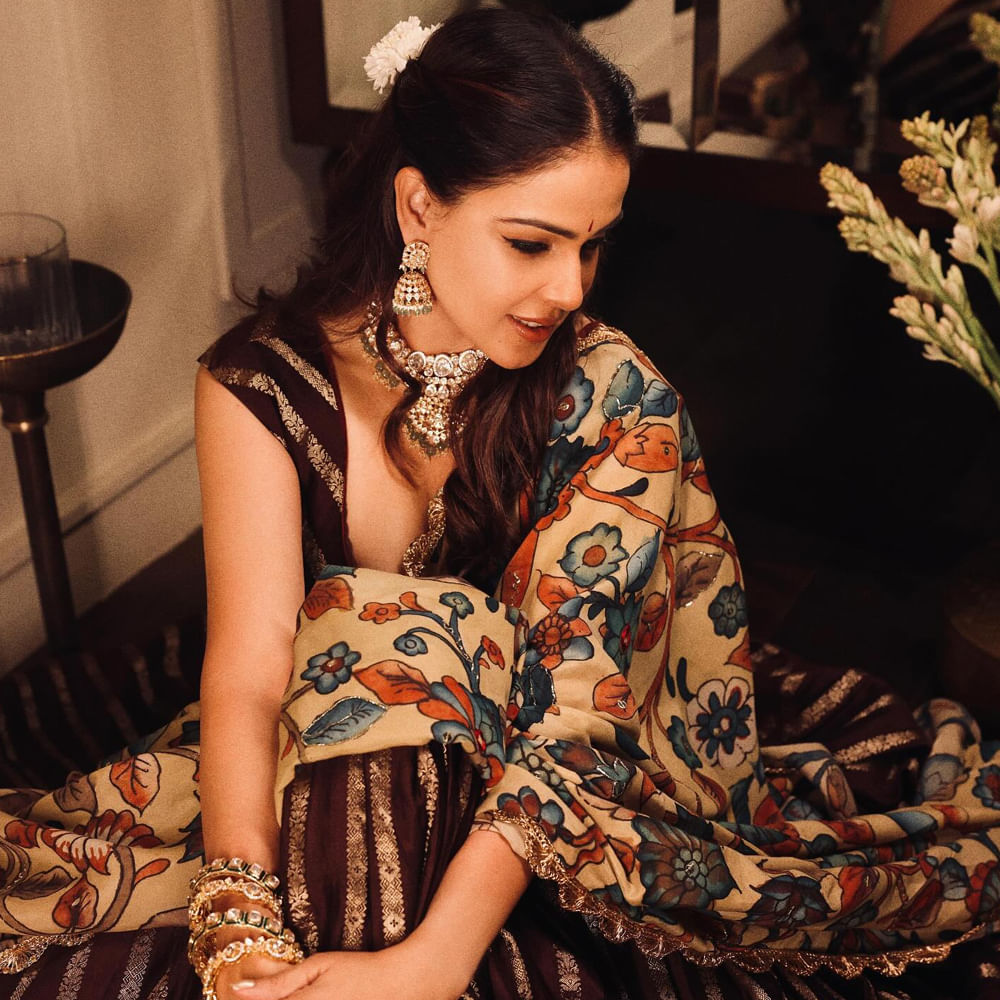 భారతీయ సినిమా ప్రపంచంలో తనకంటూ ప్రత్యేక ఇమేజ్ సంపాదించుకున్న హీరోయిన్ జెనీలియా. తెలుగు, తమిళం, హిందీ భాషలలో అనేక చిత్రాల్లో నటించి స్టార్ డమ్ సంపాదించుకుంది. చాలా కాలంగా సినిమాలకు దూరంగా ఉన్న ఆమె.. ఇప్పుడిప్పుడే ఇండస్ట్రీలోకి ఎంట్రీ ఇచ్చింది. 