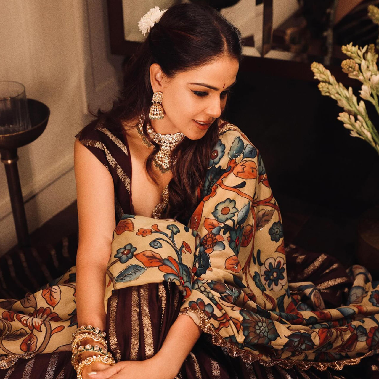 భారతీయ సినిమా ప్రపంచంలో తనకంటూ ప్రత్యేక ఇమేజ్ సంపాదించుకున్న హీరోయిన్ జెనీలియా. తెలుగు, తమిళం, హిందీ భాషలలో అనేక చిత్రాల్లో నటించి స్టార్ డమ్ సంపాదించుకుంది. చాలా కాలంగా సినిమాలకు దూరంగా ఉన్న ఆమె.. ఇప్పుడిప్పుడే ఇండస్ట్రీలోకి ఎంట్రీ ఇచ్చింది. 