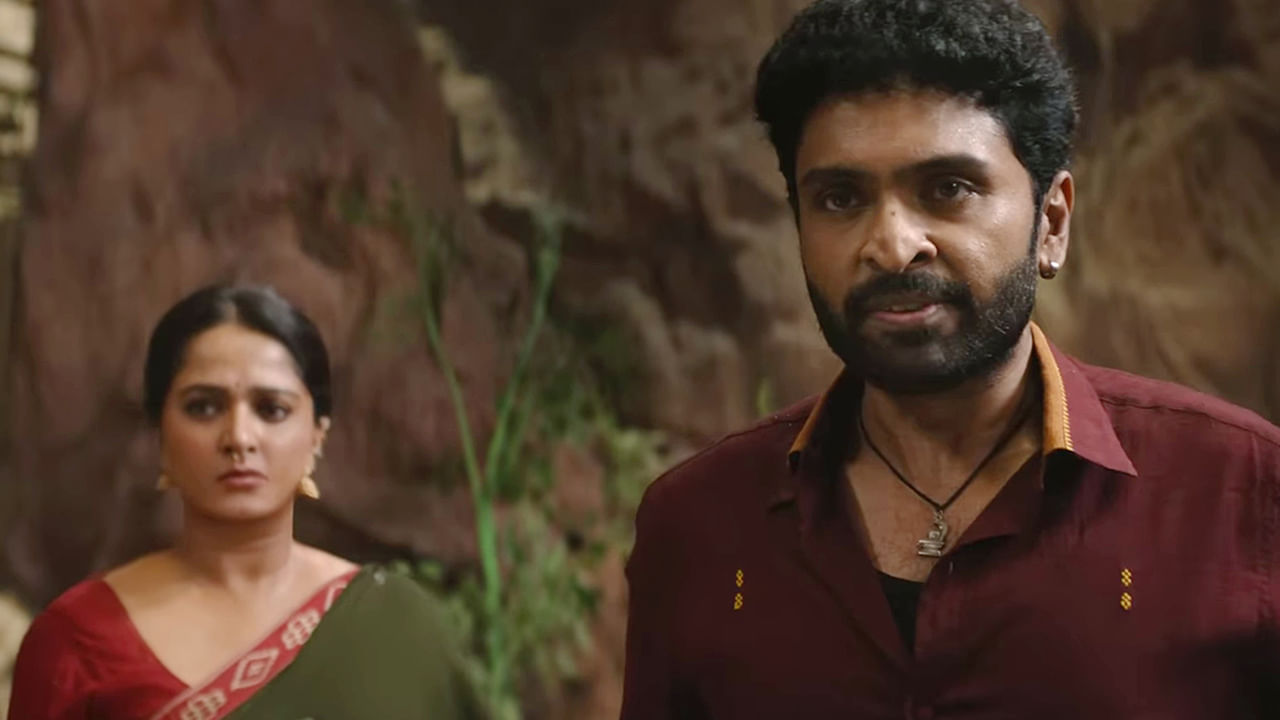 కానీ ఇప్పుడు ఓటీటీలోకి వచ్చిన వెంటనే దూసుకుపోతుంది. మనం మాట్లాడుకుంటున్ సినిమా పేరు ఘాటి. అనుష్క శెట్టి ప్రధాన పాత్రోల నటించిన ఈ యాక్షన్ డ్రామా ఇటీవలే అమెజాన్ ప్రైమ్ వీడియోలో విడుదలైంది. స్ట్రీమింగ్ అవుతున్న గంటల్లోనే ట్రెండింగ్ అవుతుంది. 