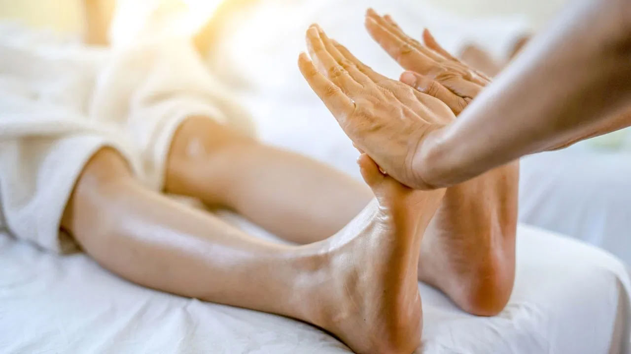 అమ్మమ్మల కాలంనాటి చిట్కా..! రాత్రి నిద్రకు ముందు నెయ్యితో అరికాళ్లకు మసాజ్‌ చేస్తే..