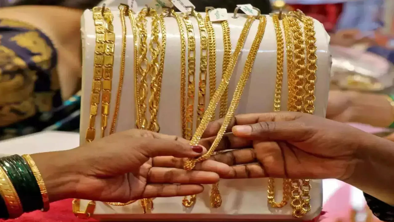 Gold Rate: సామాన్యులకు అదిరిపోయే శుభవార్త.. తులం బంగారం ధర రూ.36 వేలు!