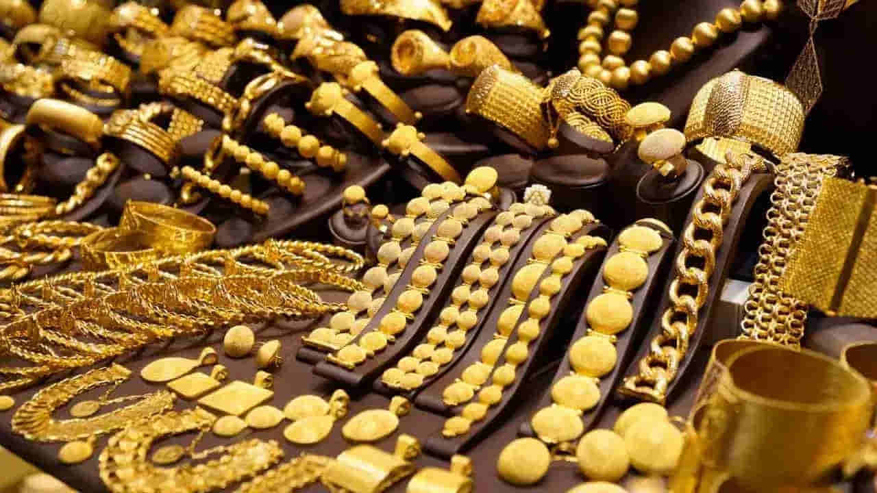GST on Gold: బంగారంపై జీఎస్టీ ఎంత..? రూ.లక్ష నగలు కొంటే ఎంత ట్యాక్స్ కట్టాలో తెలుసా..?..