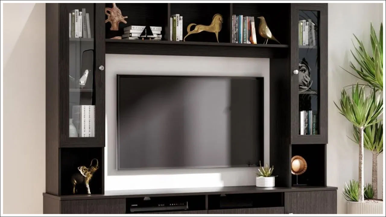 ఉదాహరణకు టీవీ అసలు ధర రూ. 10,000 అనుకుందాం. అప్పుడు పాత జీఎస్టీ 28%తో కలిపితే మొత్తం రూ. 12,800. ఇప్పుడు కొత్త ధర జీఎస్టీ18%తో కలిపితే రూ. 11,800 అవుతుంది. దీనివల్ల రూ. 1000 ఆదా అవుతుంది.