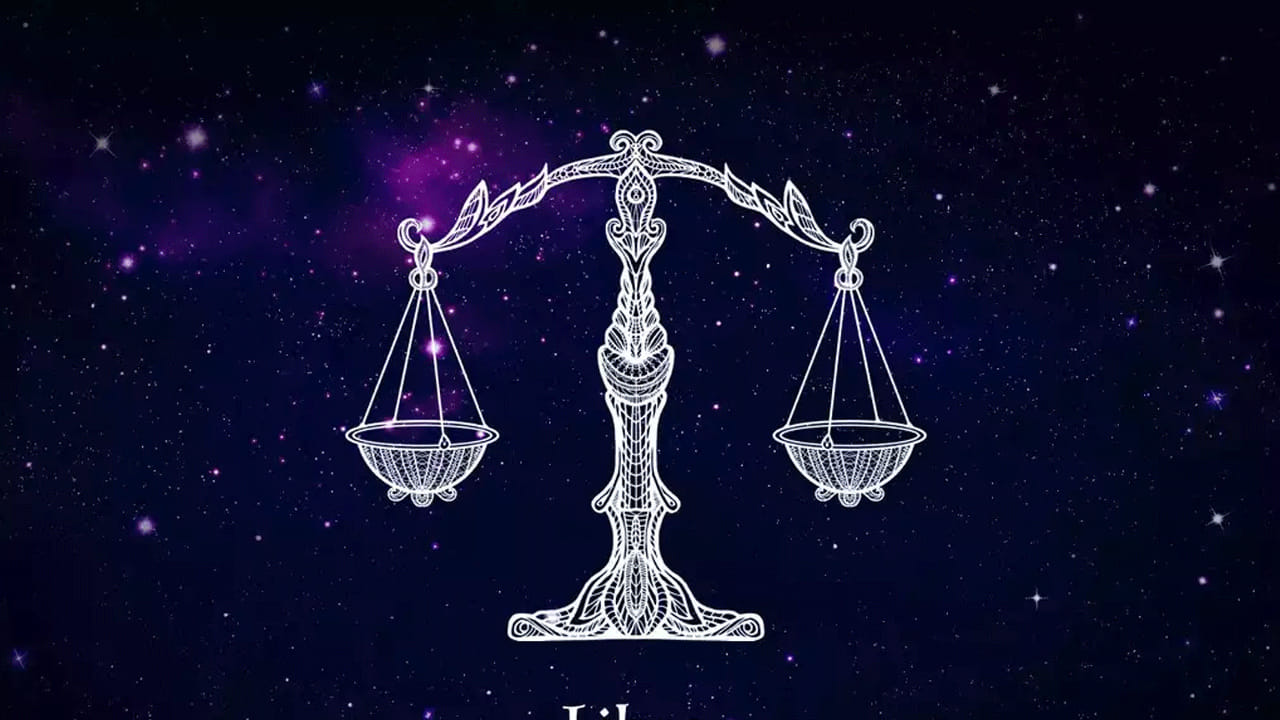 తుల రాశి : తుల రాశి వారికి ఈ సమయం చాలా అద్భుతం అని చెప్పాలి. అక్టోబర్ నెల మొత్తం వీరికి బాగుంటుంది. పనుల్లో ఆటంకాలు తొలిగిపోతాయి. వ్యాపరస్తులు అత్యధిక లాభాలు పొందుతారు. ఇంటా బయట సానుకూల వాతావరణం చోటు చేసుకుంటుంది. ఏ పని చేసినా అందులో విజయం మీదే అవుతుంది.