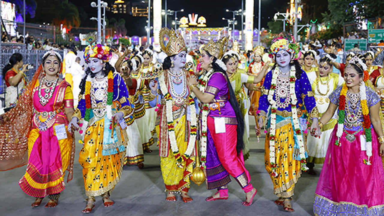 బ్రహ్మోత్సవాలలో మూడో రోజైన శుక్రవారం ఉదయం 8 గంటలకు సింహవాహనం, రాత్రి 7 గంటలకు ముత్యపు పందిరి వాహనసేవలు జరుగుతాయి.