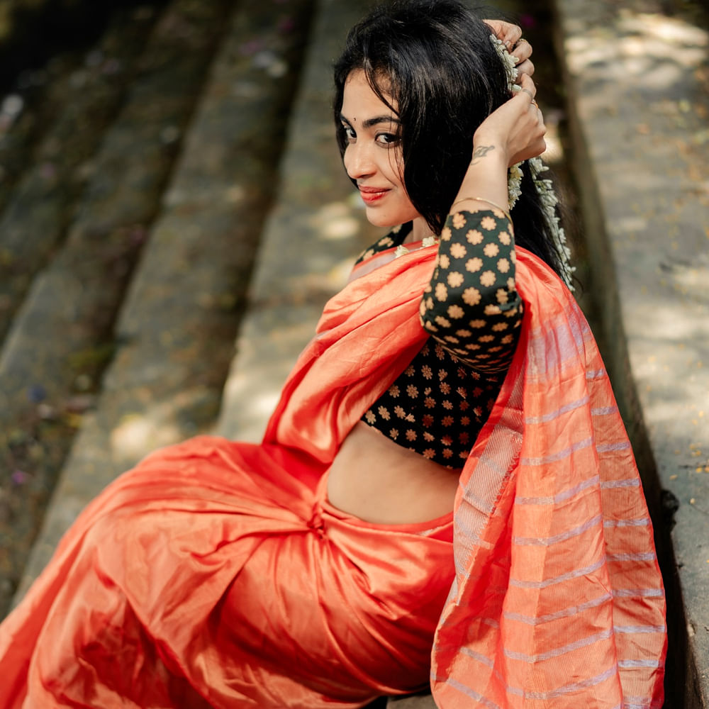 2015లో ఆమె హైదరాబాద్‌లోని అమెజాన్ డెవలప్‌మెంట్ సెంటర్‌లో ఎగ్జిక్యూటివ్‌గా చేరింది. అలేఖ్య దాదాపు మూడు సంవత్సరాలు అక్కడ పని చేసింది. ఆతర్వాత సోషల్ మీడియాలో పాపులర్ అయ్యింది. కొన్ని సినిమాల్లోనూ నటించింది. అలాగే ప్రైవేట్ ఆల్బమ్స్ లోనూ నటించింది దేత్తడి హారిక.