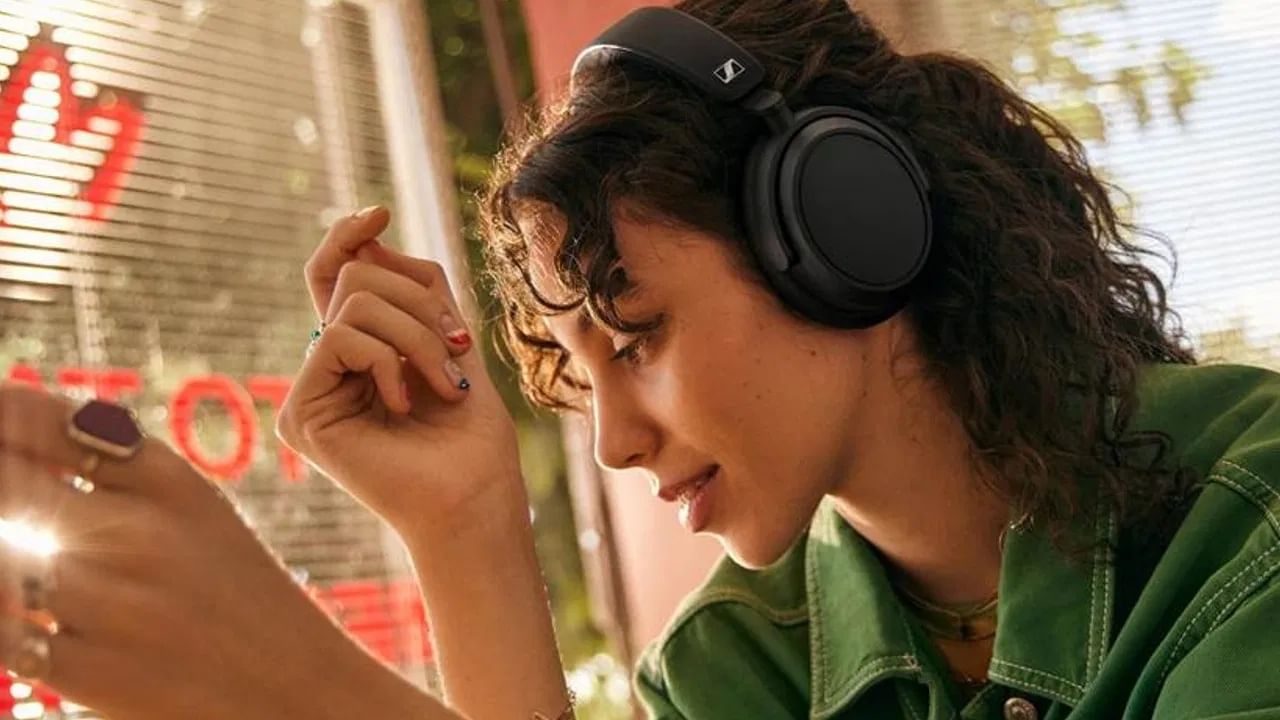 Head Phones Safety: రోజంతా హెడ్ ఫోన్స్ పెట్టుకునే ఉంటారా? ఇది తెలిస్తే.. షాక్ అవుతారు!