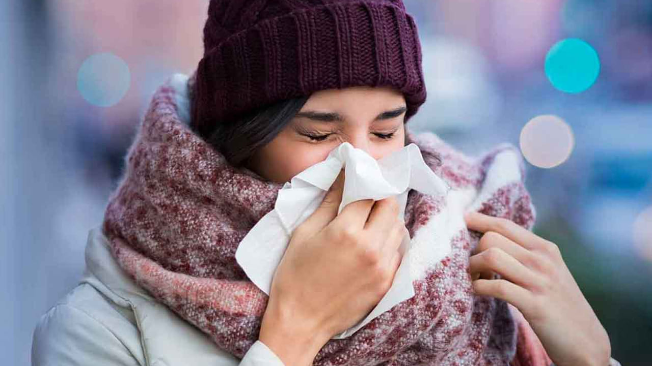 ఆరోగ్యమే మహాభాగ్యం అన్నారు పెద్దలు కానీ ప్రస్తుతం చాలా మంది తీసుకుంటున్న ఆహారం జీవన శైలి కారణంగా అనేక సమస్యల బారిన పడుతున్నారు. ముఖ్యంగా వర్షాకాలం వస్తే చాలు, అనేక వ్యాధులు దాడి చేస్తుంటాయి. అంతేకాకుండా, అనేక రకాల ఇన్ఫెక్షన్స్‌కు గురి కావాల్సి వస్తుంది. ముఖ్యంగా ఈ సమయంలో గొంతు నొప్పి, దగ్గు, జలుబు వంటి సమస్యలు ఎక్కువగా ఉంటాయి. అయితే మీరు చాలా రోజుల నుంచి కఫ సంబంధ సమస్యలతో బాధపడుతున్నారా? అయితే మీకోసమే ఈ బెస్ట్ రెమిడీస్.