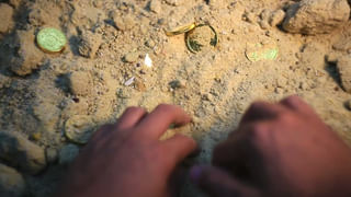 పెళ్లి మంచంలోంచి వింత శబ్ధాలు.. భయంతో ఓపెన్‌ చేసిన భర్త.. కట్‌చేస్తే సీన్‌ సీతార్‌..!