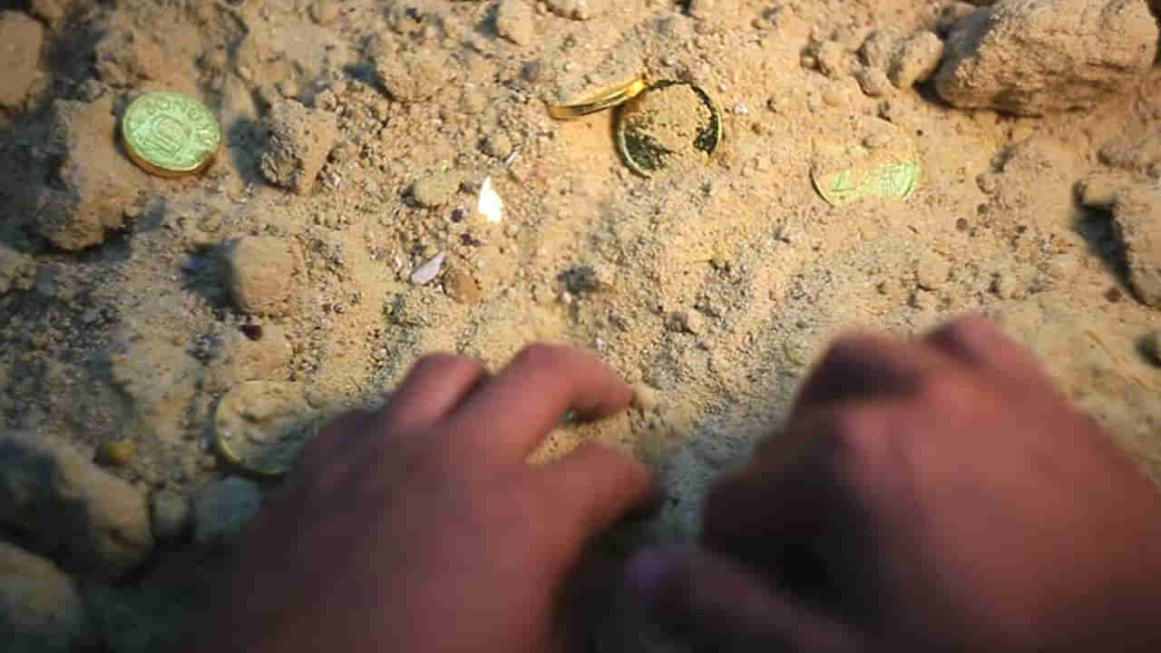 పూల మొక్కల కోసం తవ్వుతుండగా దడదడలాడే శబ్ధాలు.. ఆ మట్టిలో మెరిసిన 600ఏళ్లనాటి అద్భుతం..!