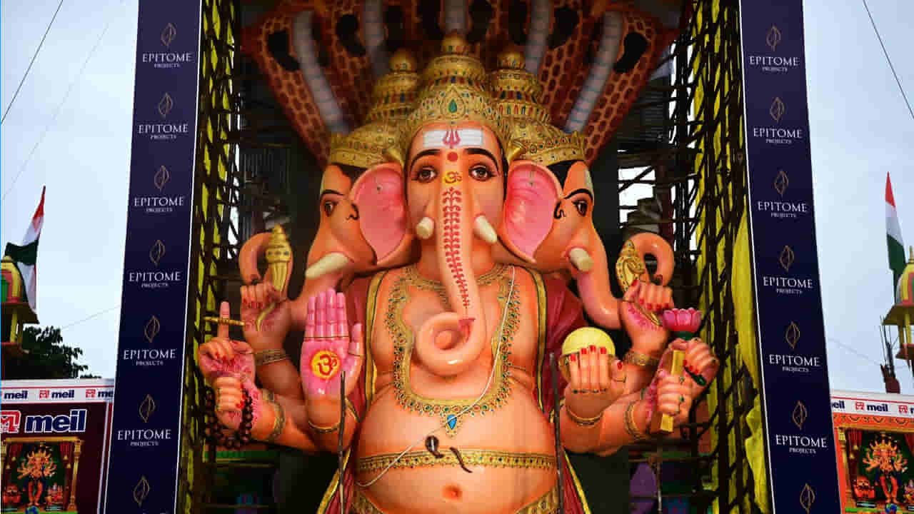 Hyderabad: జై బోలో గణేశ్ మహరాజ్‌కీ.. ఖైరతాబాద్ వినాయకుడి నిమజ్జనానికి కౌంట్ డౌన్ స్టార్ట్..