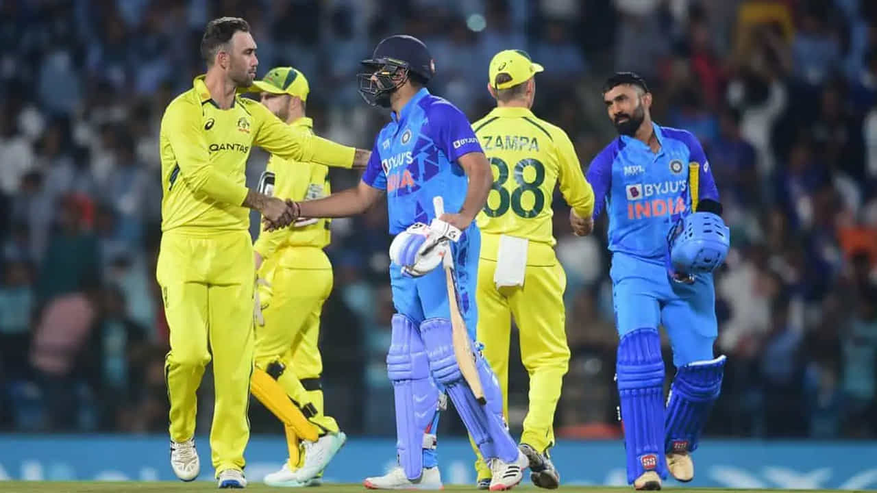 నవంబర్ నాటికి పూర్తిగా కోలుకుంటేనే పాట్ కమిన్స్ యాషెస్ సిరీస్లో ఆడగలడు. ఇంగ్లాండ్, ఆస్ట్రేలియా మధ్య ప్రతిష్టాత్మక టెస్ట్ సిరీస్ నవంబర్ 21న ప్రారంభమవుతుంది.