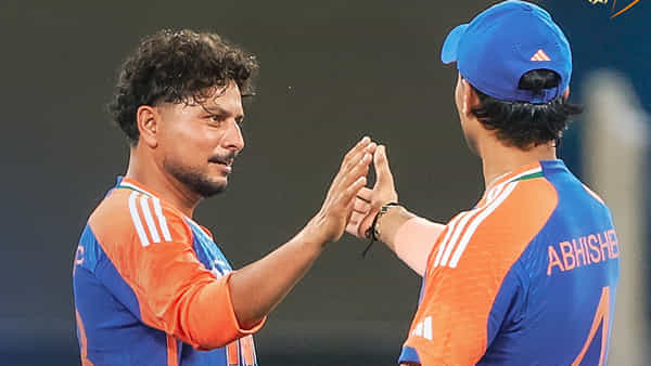 India vs UAE: కుల్దీప్, దూబేల మాయాజాలం.. 57 పరుగులకే యూఏఈ ఆలౌట్..