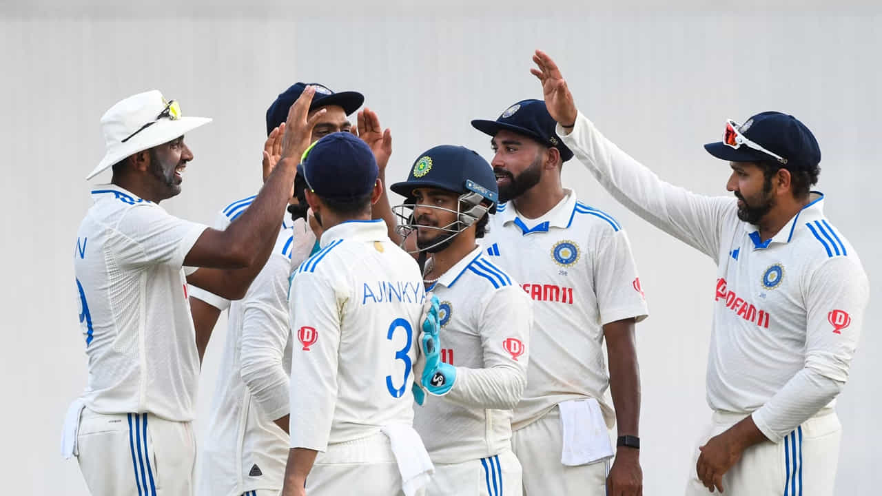 వికెట్ కీపర్-బ్యాటర్ రిషబ్ పంత్ ఇండియా-వెస్టిండీస్ టెస్ట్ సిరీస్లో పాల్గొనలేడు. ఇంగ్లాండ్ పర్యటనలో తన కాలి గాయం నుంచి అతను ఇంకా కోలుకోలేదు. దీంతో అతను సిరీస్ మధ్యలోనే నిష్క్రమించాల్సి వచ్చింది. పంత్ గైర్హాజరీలో, ధ్రువ్ జురెల్ వికెట్ కీపింగ్ బాధ్యతలను చేపట్టనున్నాడు. నారాయణ్ జగదీశన్ రిజర్వ్ కీపర్గా వ్యవహరించే అవకాశం ఉంది.