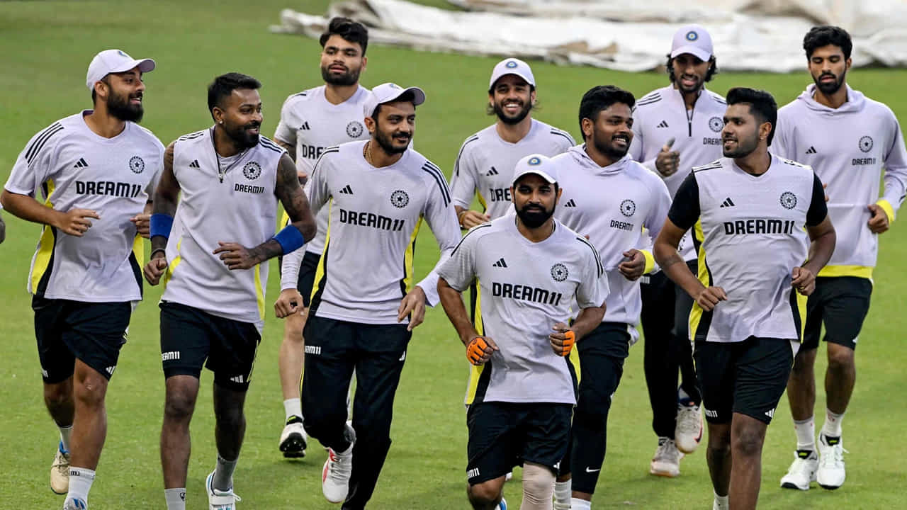 ఆస్ట్రేలియా ఏ జట్టు భారత పర్యటన గురించి మాట్లాడుకుంటే, ఇందులో రెండు నాలుగు రోజుల రెడ్ బాల్ మ్యాచ్లు ఆడనున్నారు. ఆ తర్వాత మూడు వన్డే మ్యాచ్లు కూడా ఆడతారు. రెడ్ బాల్ సిరీస్ లక్నోలోని ఎకానా మైదానంలో జరుగుతుంది. వన్డే సిరీస్ కాన్పూర్ మైదానంలో జరుగుతుంది. మొదటి అనధికారిక రెడ్ బాల్ మ్యాచ్ సెప్టెంబర్ 16 నుంచి ప్రారంభమవుతుంది. వన్డే మ్యాచ్లు సెప్టెంబర్ 30 నుంచి ప్రారంభమవుతాయి. చివరి మ్యాచ్ అక్టోబర్ 5 న జరుగుతుంది.