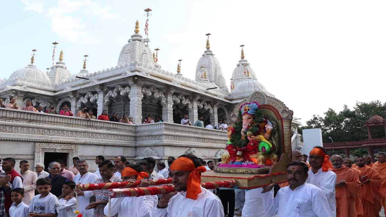 అక్షరధామ్ ఆలయంలో కనుల పండుగగా జల్ఝులని ఏకాదశి వేడుకలు.. గణనాథుడికి ఘనంగా వీడ్కోలు..!