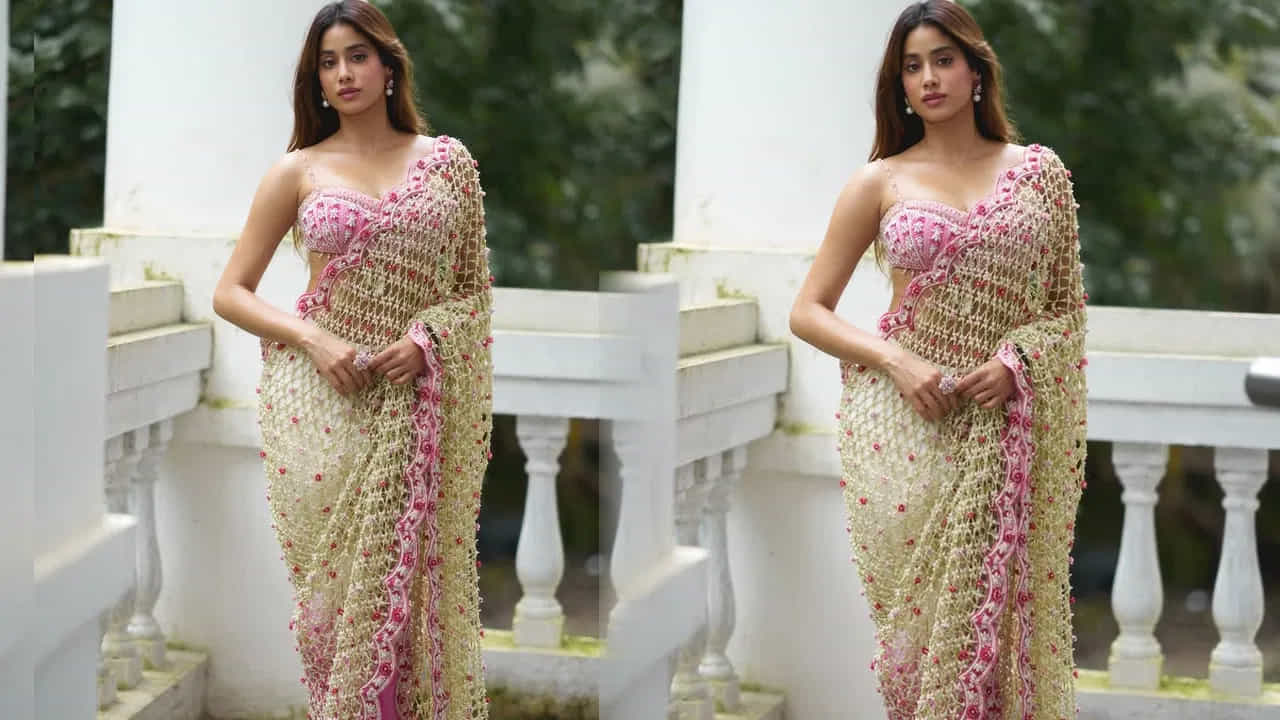 ఇక ఎప్పుడూ సోషల్ మీడియాలో చాలా యాక్టివ్‌గా ఉండే ఈ చిన్నది తాజాగా చీరలో తన అందంతో ప్రతి ఒక్కరినీ ఆకట్టుకుంటుంది. ఈ ఫొటోస్ చూసిన వారందరూ బ్యూటిఫుల్, క్యూట్ అంటూ కామెంట్స్ చేస్తున్నారు.