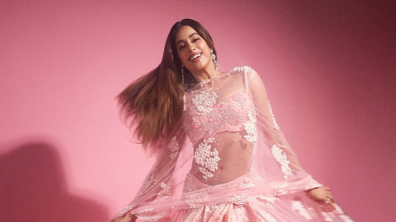 ఎందుకంటే, ఈ మూవీ తర్వాత వరసగా ఆఫర్స్ క్యూ కట్టడంతో, ప్రస్తుతం ఈ బ్యూటీ  వరస సినిమాలతో ఫుల్ బిజీ అయిపోయింది. టాలీవుడ్ టు బాలీవుడ్ వరసగా సినిమాలు చేస్తూ ఫుల్ జోష్‌లో ఉంది. ప్రస్తుతం ఈ ముద్దుగుమ్మ రామ్ చరణ్ సరనస ఓ సినిమా చేస్తున్న విషయం తెలిసిందే.