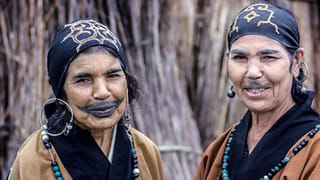 బాబోయ్ ఇదో భయానక నది.. ఈ నీటిని తాకడానికి కూడా జంకుతున్న జనాలు..! కారణం ఏంటంటే..