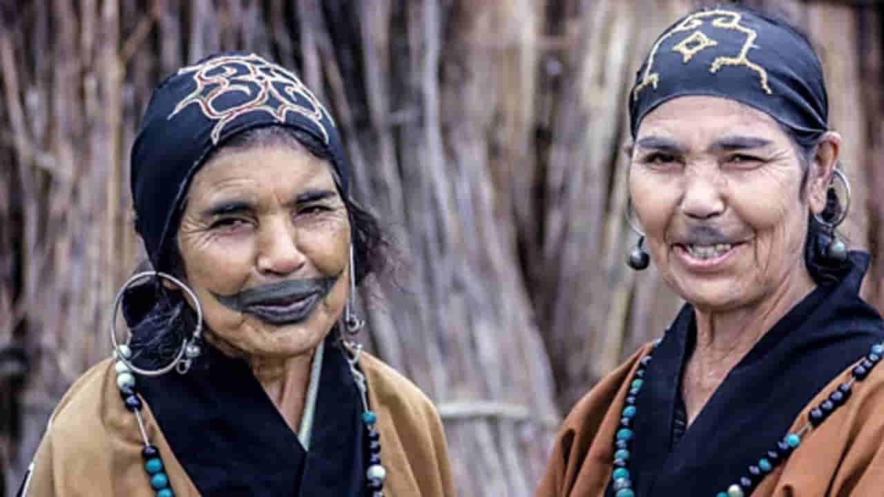 ఇదేం ఆచారం రా సామీ...ఈ ఊళ్లలో పెళ్లైన ఆడవాళ్లు మీసం, గడ్డం పెంచుకోవాలట..