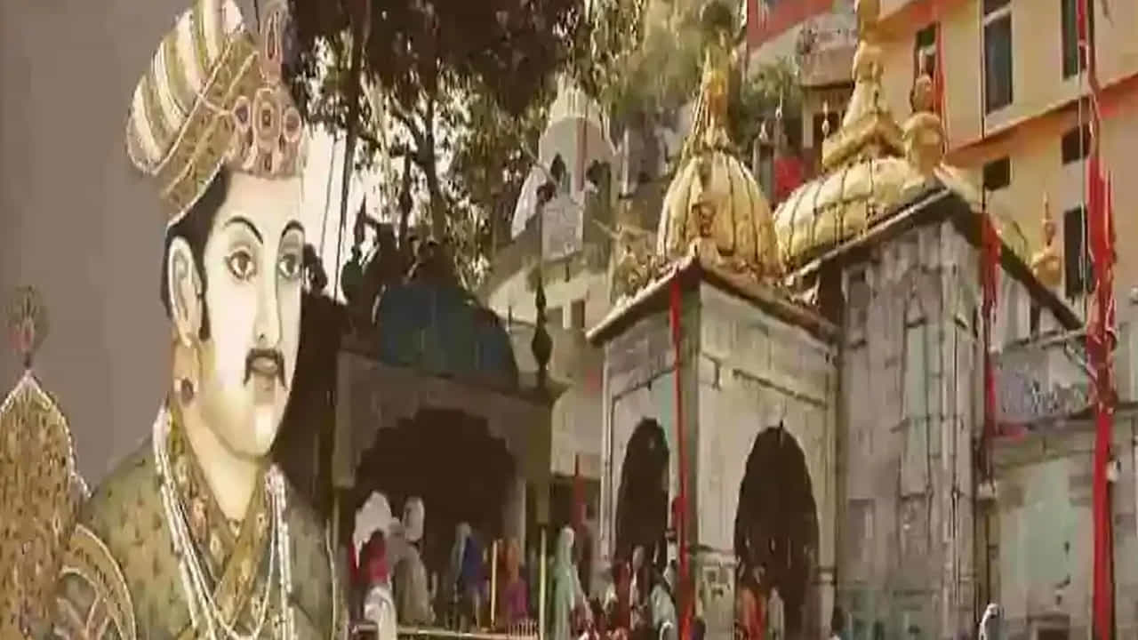 ఒక ప్రసిద్ధ పురాణం ప్రకారం మొఘల్ చక్రవర్తి అక్బర్ ఆలయంలోని మంటలను ఆర్పడానికి ప్రయత్నించాడు. అతను మంటపై నీరు పోసి, దానిపై ఒక ఇనుప షీట్‌తో కప్పును ఏర్పాటు చేశాడట.   కానీ, మంట మండుతూనే ఉంది. దీంతో అక్బర్ కళ్లు అమ్మవారి మహిమను అర్థం చేసుకున్నాడని, ఆ దేవతకు బంగారు ఛత్రంను బహుమతిగా ఇచ్చాడట. అది ఇప్పటికీ ఆలయంలో ఉందని చెబుతున్నారు. 