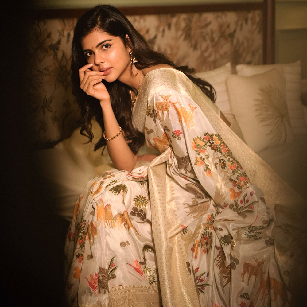 రీసెంట్ గా కొత్త లోక అనే సినిమాతో ప్రేక్షకుల ముందుకు వచ్చింది కళ్యాణి. డొమినిక్ అరుణ్ దర్శకత్వం వహించిన ఈ సినిమాను దుల్కర్ సల్మాన్ తన బ్యానర్ వేఫేరర్ ఫిల్మ్స్ బ్యానర్ పై తెరకెక్కించారు. మలయాళంలో తెరకెక్కిన సూపర్‌హీరో థ్రిల్లర్ ఇది. ఈ సినిమా మంచి విజయాన్ని అందుకుంది.