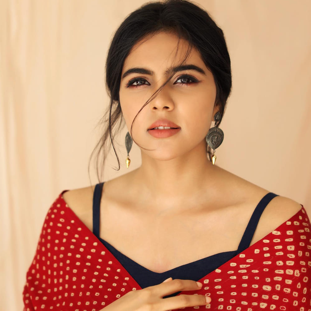 ఈ చిత్రానికి  డొమినిక్ అరుణ్ దర్శకత్వం వహించారు. కళ్యాణి ప్రియదర్శన్ తో పాటు, నజ్లాన్, శాండీ, సంధు సలీం కుమార్, అరుణ్ కురియన్  కీలకపాత్రలు పోషించారు. ఈ చిత్రం విడుదలైనప్పటి నుండి మంచి స్పందనను అందుకుంటోంది.  30 కోట్ల రూపాయల బడ్జెట్‌తో నిర్మించబడిన ఈ చిత్రం ప్రపంచవ్యాప్తంగా 101 కోట్ల రూపాయలకు పైగా వసూలు చేసింది. 