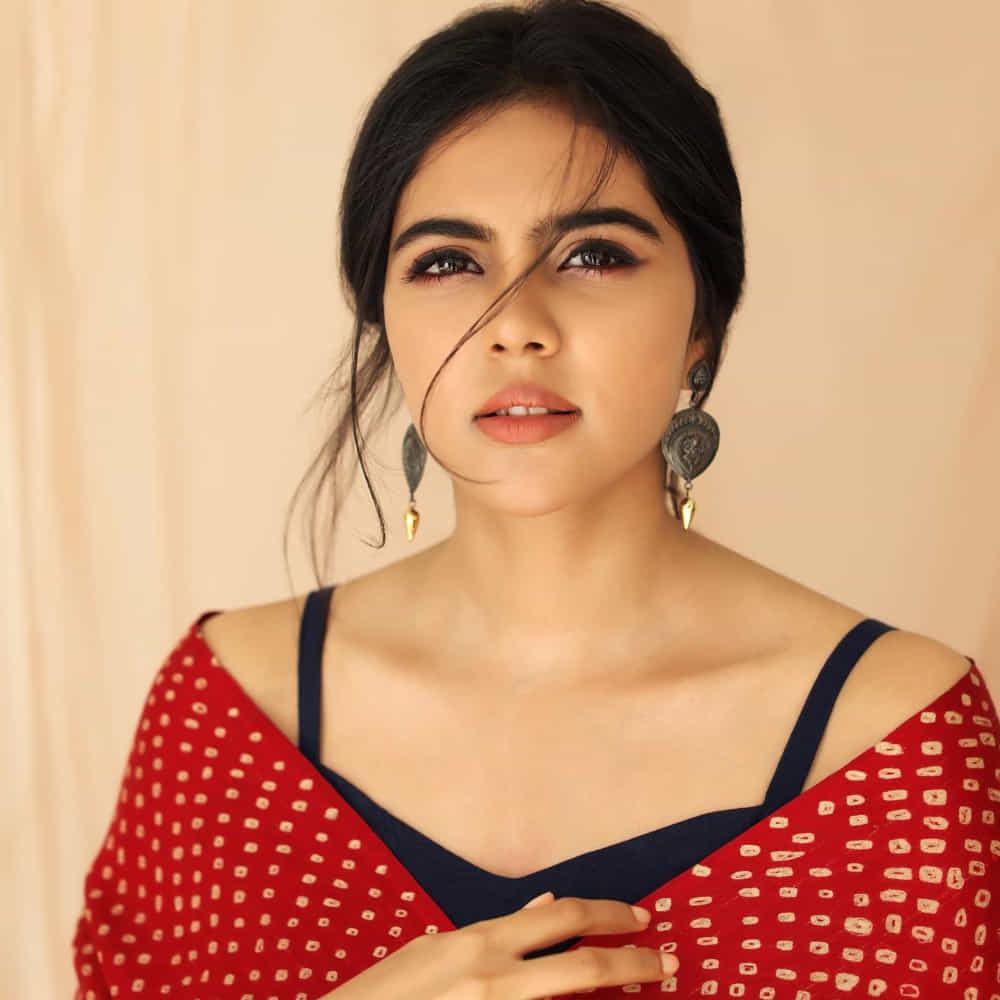 ఈ చిత్రానికి డొమినిక్ అరుణ్ దర్శకత్వం వహించారు. కళ్యాణి ప్రియదర్శన్ తో పాటు, నజ్లాన్, శాండీ, సంధు సలీం కుమార్, అరుణ్ కురియన్ కీలకపాత్రలు పోషించారు. ఈ చిత్రం విడుదలైనప్పటి నుండి మంచి స్పందనను అందుకుంటోంది. 30 కోట్ల రూపాయల బడ్జెట్తో నిర్మించబడిన ఈ చిత్రం ప్రపంచవ్యాప్తంగా 101 కోట్ల రూపాయలకు పైగా వసూలు చేసింది.