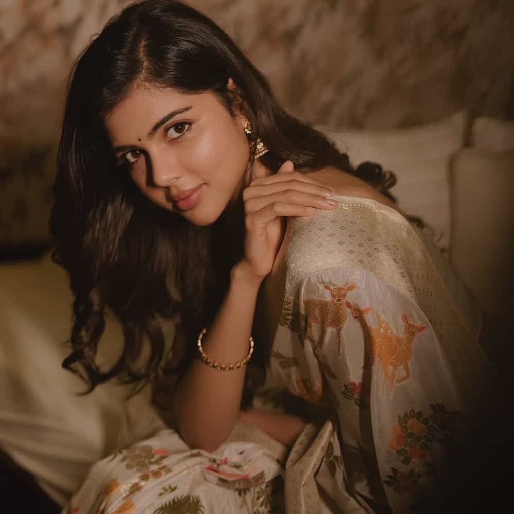 అతను సెట్లో ఉన్నప్పుడు మేము నవ్వుకునేవాళ్ళం. అతడి కామెడీ టైమింగ్ అంటే నాకు ఎంతో ఇష్టం అని చెప్పుకొచ్చింది. ప్రస్తుతం కల్యాణి చేసిన కామెంట్స్ సోషల్ మీడియాలో తెగ వైరలవుతున్నాయి.