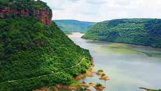 ఇదేం ఆచారం రా సామీ…ఈ ఊళ్ల‌లో పెళ్లైన ఆడవాళ్లు మీసం, గడ్డం పెంచుకోవాలట..