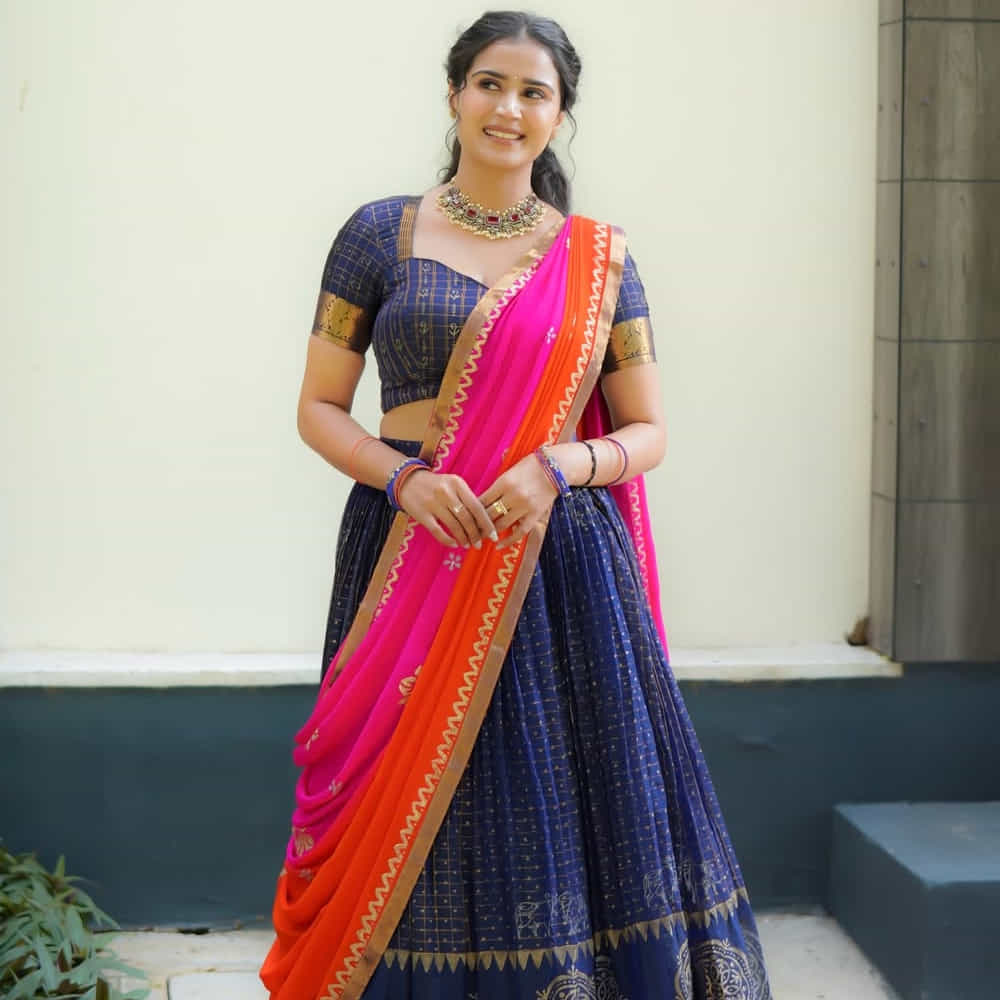 బుల్లితెర ప్రేక్షకులకు కావ్య గురించి ప్రత్యేకంగా పరిచయం అక్కర్లేదు. తెలుగు జనాలకు ఇష్టమైన హీరోయిన్ ఈ అమ్మడు. గోరింటాకు, చిన్ని సహా పలు సీరియల్స్ ద్వారా తెలుగు ప్రేక్షకులకు దగ్గరైంది కావ్య. 