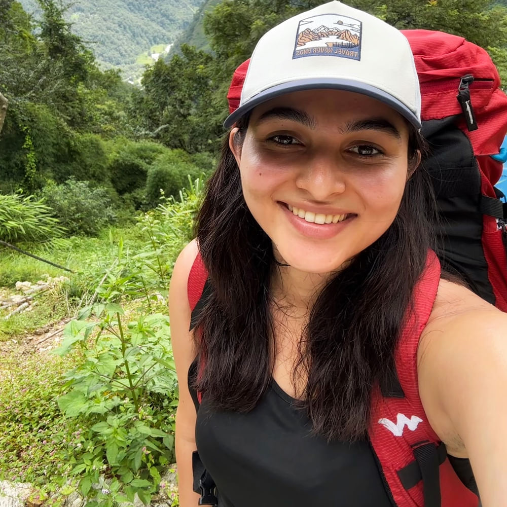 కాయదు లోహర్.. డ్రాగన్ సినిమాతో ఒక్కసారిగా సెన్సేషన్ గా మారిపోయింది ఈ ముద్దుగుమ్మ. కాయదు లోహర్.. మోడల్ గా కెరీర్ మొదలు పెట్టి ఆతర్వాత హీరోయిన్ గా మారింది. తన నటనతో ఈ చిన్నది మంచి ఫాలోయింగ్ సొంతం చేసుకుంది. ఆమె 2000 ఏప్రిల్ 11న అస్సాంలోని తేజ్పూర్లో జన్మించింది.