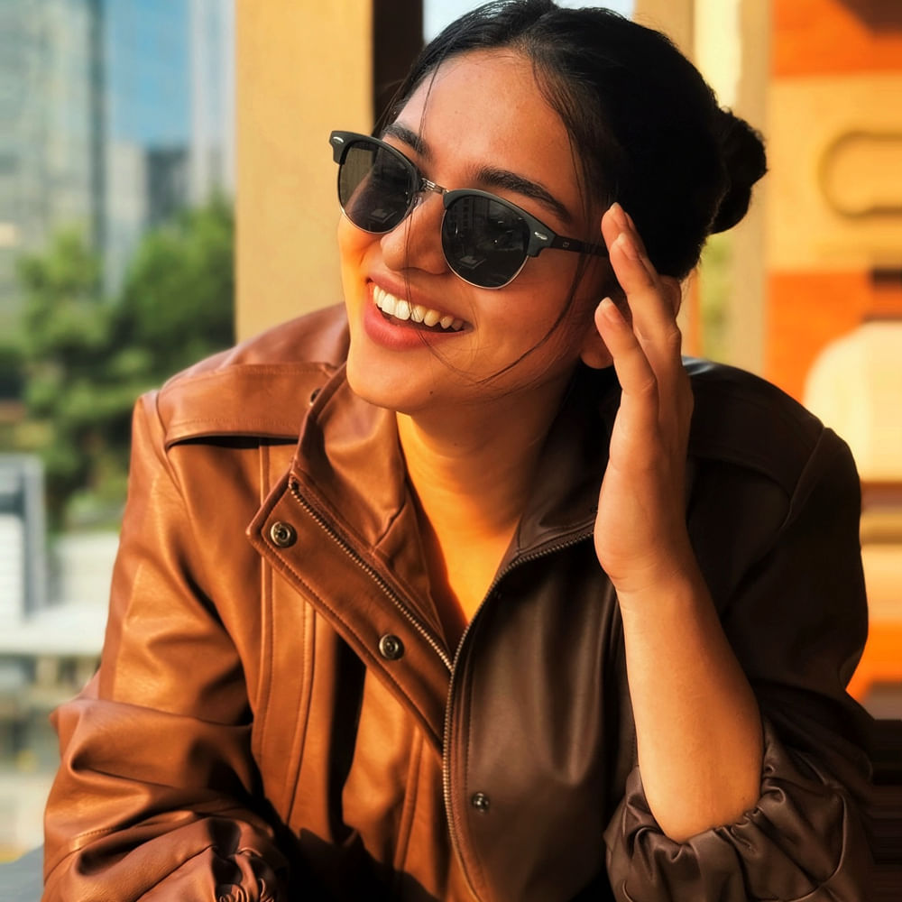 డ్రాగన్ సినిమాలో ఈ అమ్మడు నటన, గ్లామర్ కు ప్రతి ఒక్కరూ ఫిదా అయ్యారనే చెప్పాలి. ప్రదీప్ రంగనాథన్ డ్రాగన్ సినిమాతో ఈ అమ్మడు యూత్ లేటెస్ట్ క్రష్ అయ్యిపోయింది. అంతే కాకుండా ఈ మూవీ తర్వాత ఈ ముద్దుగుమ్మ డేట్స్ కోసం దర్శకనిర్మాతలు వేయిట్ చేస్తున్నట్లు తెలుస్తోంది.