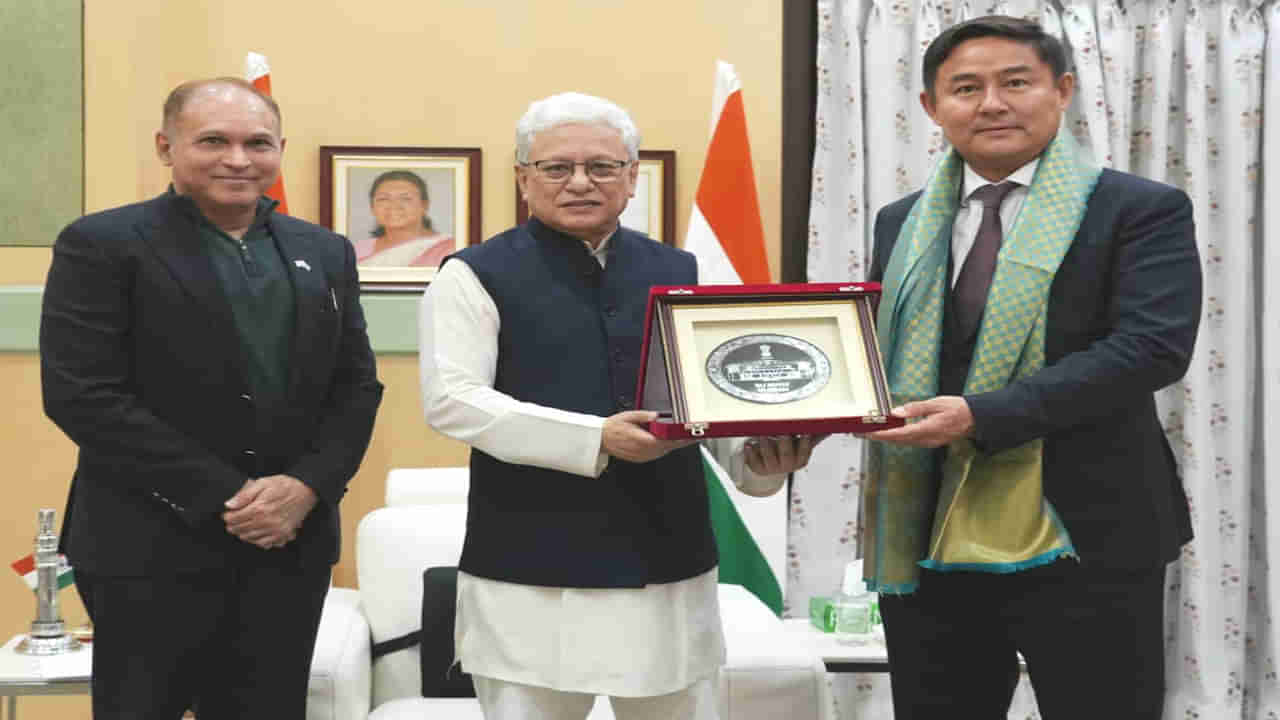 తెలంగాణ-కజకిస్తాన్ మధ్య కీలక ఒప్పందం.. గవర్నర్తో కజకిస్తాన్ రాయబారి భేటీ