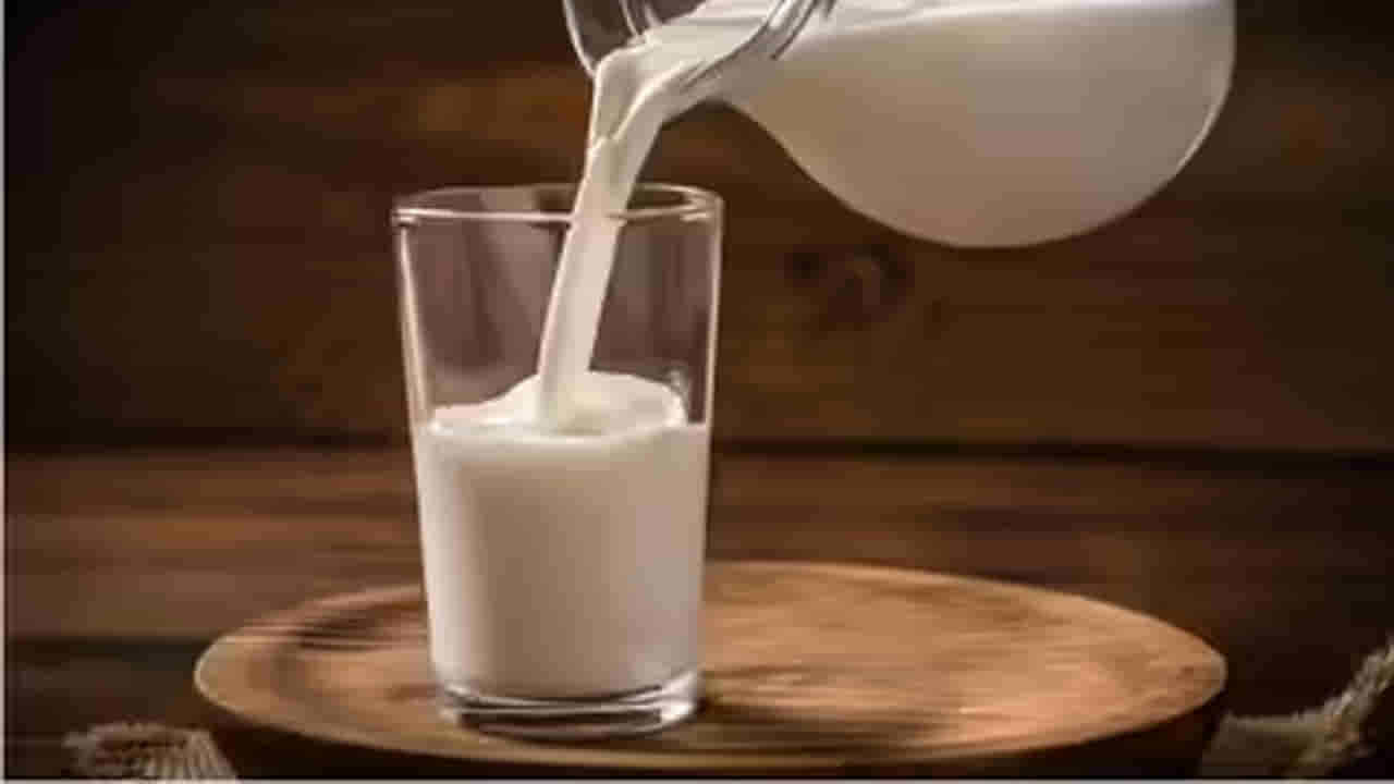 Kitchen Hacks: ఇంట్లోనే ఈ సింపుల్ టిప్స్ తో స్వచ్చమైన పాలు, నకిలీ పాల మధ్య తేడా గుర్తించండి..