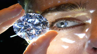 తగ్గేదేలే.. విమానంలో టీ కోసం వివాదం.. చెట్టంత మగాడిని చితకబాదేసిన మహిళ..