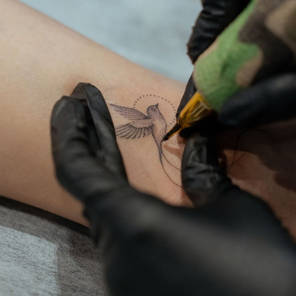 నేను కూడా టాటూ వేయించుకుంటానని ఎప్పుడూ అనుకోలేదు. కానీ మొదటిసారి టాటూ వేయించుకున్నాను. ఇన్నాళ్లకు నా వాగ్దానం నెరవేరింది. పక్షిలాగే నేను కూడా సూర్యొదయంలో ఎగురుతూ స్వేచ్ఛా జీవితాన్ని గడపాలని చూస్తున్నాను. 