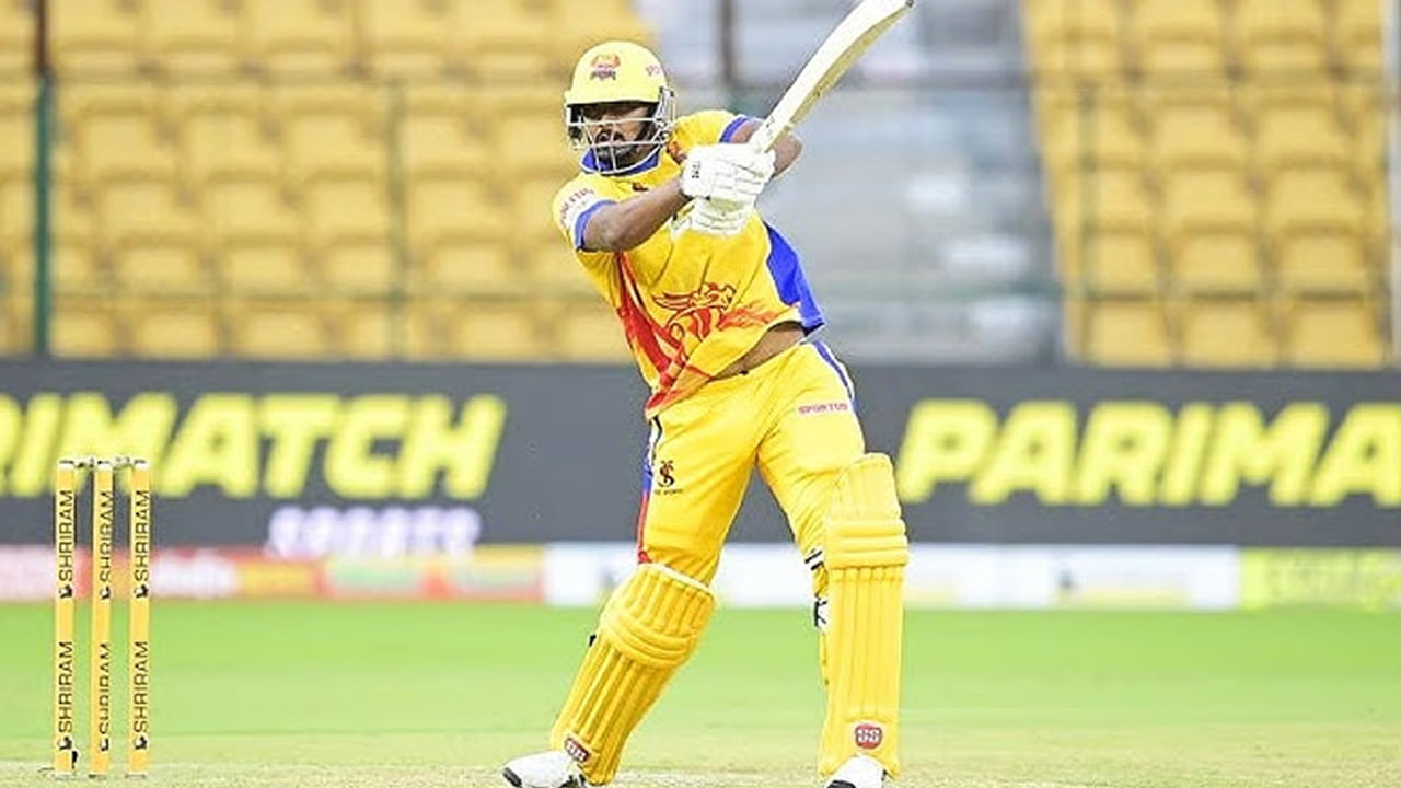 గత ఏడాది త్రిపురతో జరిగిన మ్యాచ్‌లో నొరోన్హా బ్యాటింగ్‌తో ఆకట్టుకున్నాడు. కర్ణాటక జట్టు ఆధిక్యం సాధించడంలో కీలకంగా వ్యవహరించాడు. ఈ ఓపెనర్ విధ్వంసం తొలి ఇన్నింగ్స్‌లో వచ్చింది. దీంతో ఆ జట్టు 5 వికెట్లు కోల్పోయి 580 పరుగుల వద్ద ఇన్నింగ్స్ డిక్లేర్ చేసింది. అనంతరం త్రిపుర జట్టు కేవలం 104 పరుగులకే కుప్పకూలింది. 7గురు బ్యాటర్లను పెవిలియన్ బాట పట్టించిన శశికుమార్ బౌలింగ్‌లో సత్తా చాటాడు.