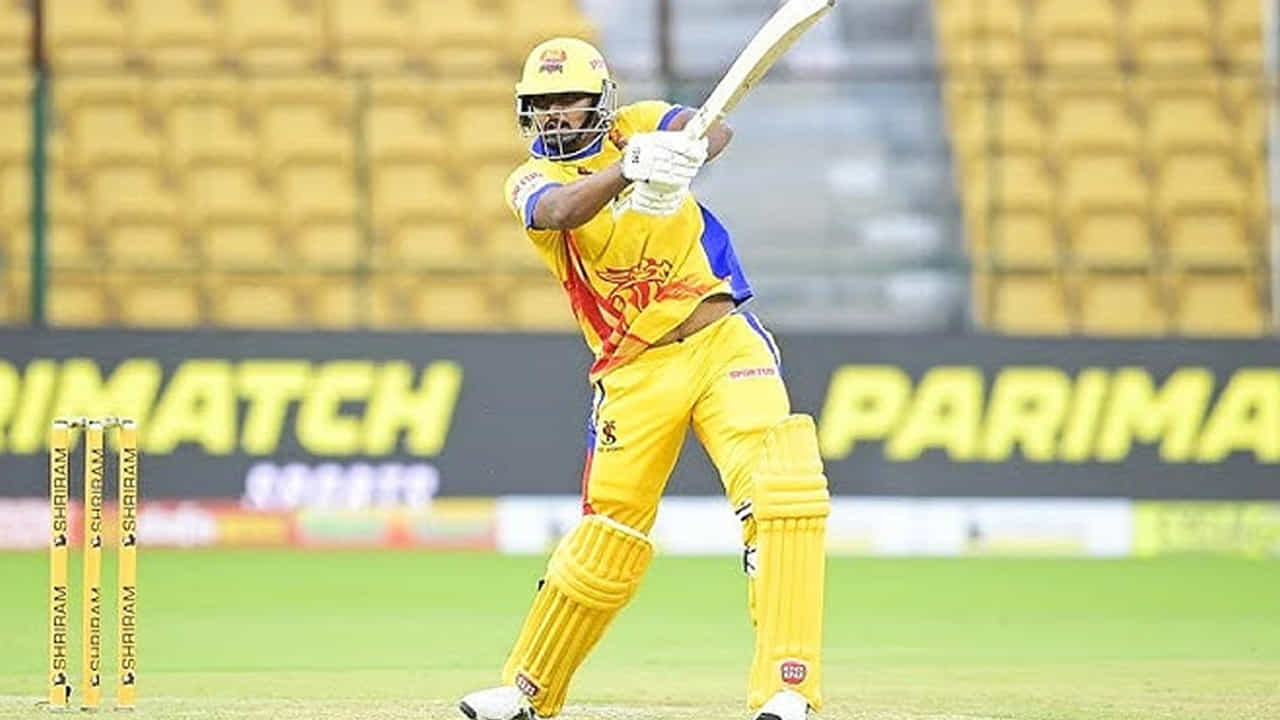 గత ఏడాది త్రిపురతో జరిగిన మ్యాచ్లో నొరోన్హా బ్యాటింగ్తో ఆకట్టుకున్నాడు. కర్ణాటక జట్టు ఆధిక్యం సాధించడంలో కీలకంగా వ్యవహరించాడు. ఈ ఓపెనర్ విధ్వంసం తొలి ఇన్నింగ్స్లో వచ్చింది. దీంతో ఆ జట్టు 5 వికెట్లు కోల్పోయి 580 పరుగుల వద్ద ఇన్నింగ్స్ డిక్లేర్ చేసింది. అనంతరం త్రిపుర జట్టు కేవలం 104 పరుగులకే కుప్పకూలింది. 7గురు బ్యాటర్లను పెవిలియన్ బాట పట్టించిన శశికుమార్ బౌలింగ్లో సత్తా చాటాడు.