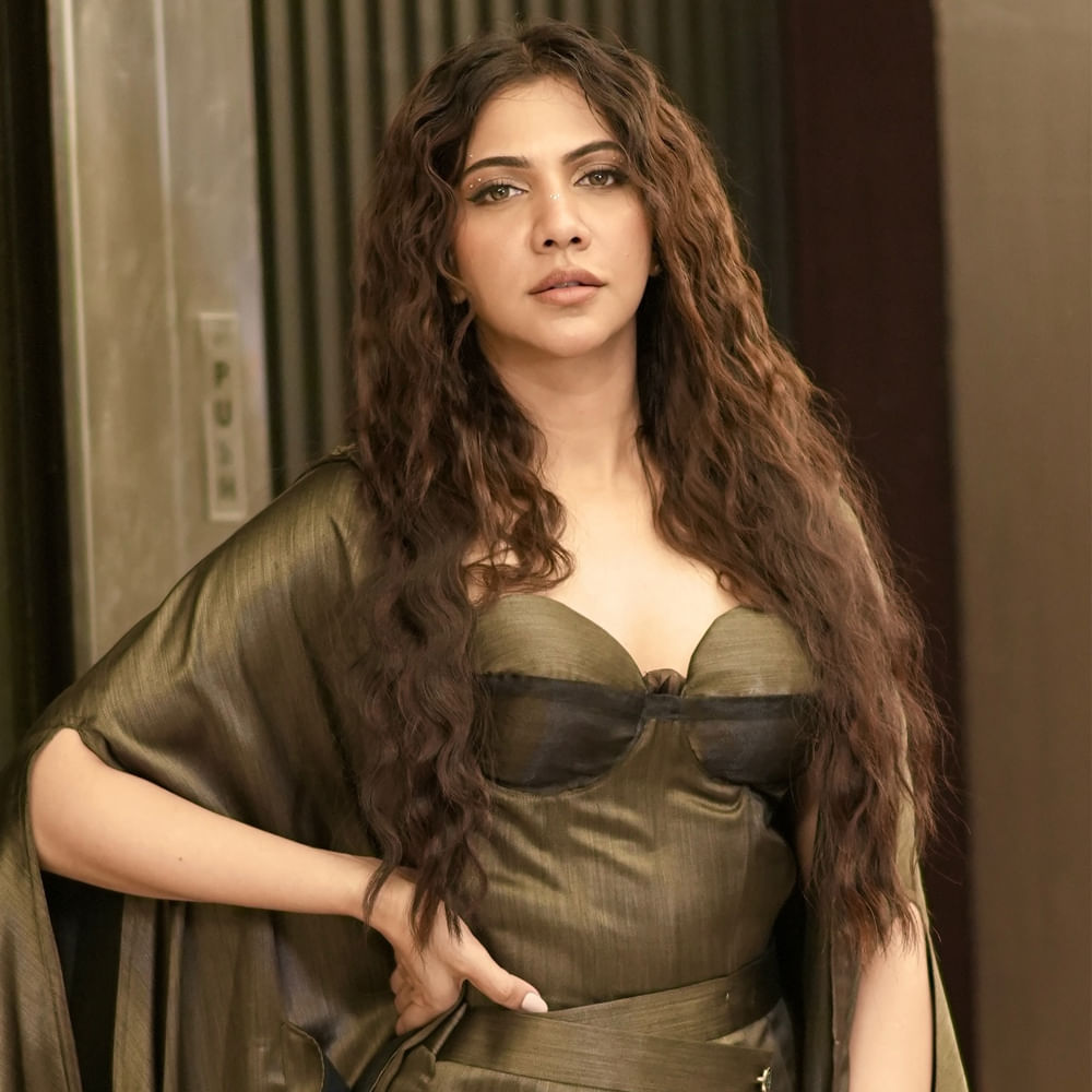 గతంలో న్యాచురల్ స్టార్ నాని నటించిన శ్యామ్ సింగరాయ్ చిత్రంలో లాయర్ పాత్రలో అదరగొట్టింది మడోన్నా. ఆ తర్వాత లియో చిత్రంలో విజయ్ చెల్లెలిగా అలరించింది. ఇక ఇప్పుడు స్పిరిట్ మూవీలో భాగం కానున్నట్లు తెలుస్తోంది. దీనిపై అధికారిక ప్రకనట రాలేదు. 