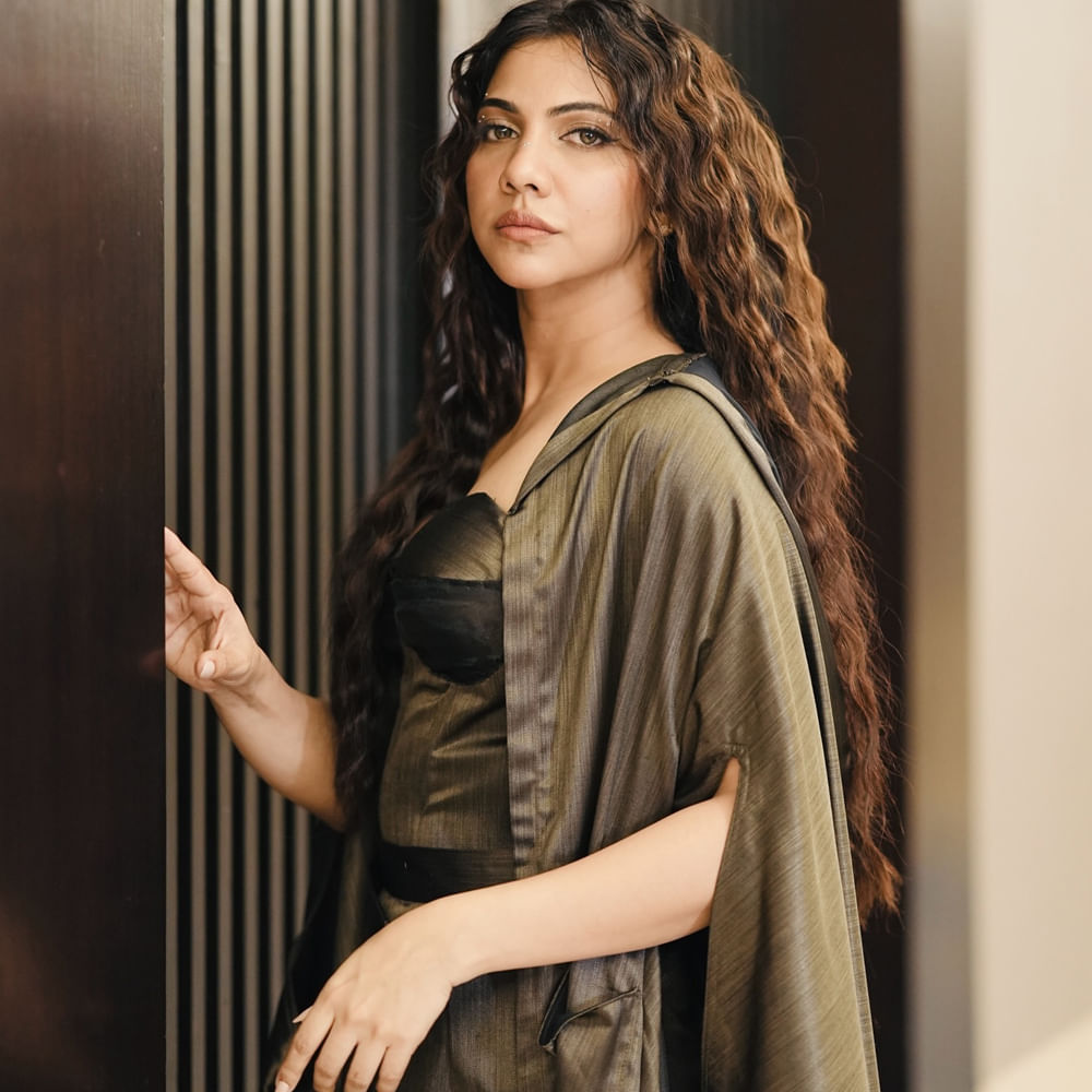 ఇక ఇప్పుడు పాన్ ఇండియా స్టార్ ప్రభాస్ సినిమాలో ఛాన్స్ రావడంతో ఈ బ్యూటీ దశ తిరిగినట్లే అని సినీ విశ్లేషకులు అభిప్రాయం వ్యక్తం చేస్తున్నారు. త్వరలోనే ఈ ప్రాజెక్ట్ పట్టాలెక్కనుంది. ఇందులో ప్రభాస్ పవర్ ఫుల్ పోలీస్ ఆఫీసర్ పాత్రలో కనిపించనున్నారు ప్రభాస్. 