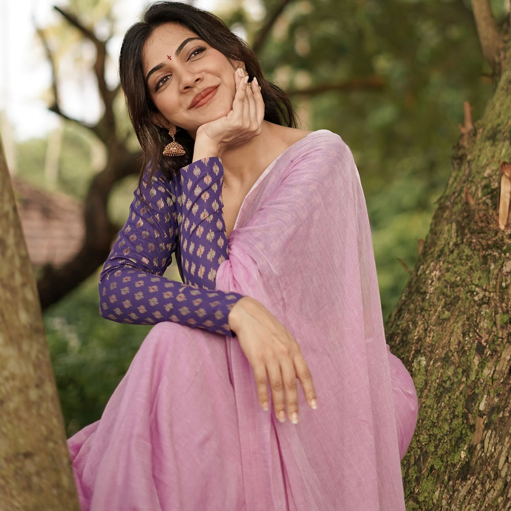 ఈ అమ్మడు మొదట మలయాళంలో విడుదలైన ఒక మ్యూజిక్ షోలో యాంకర్‌గా పని చేసింది. ఈ షో ద్వారా ఫేమస్ అయ్యి తొలిసారి సినిమాల్లో నటించే అవకాశం అందుకుంది. అలాగే సినిమాల్లోనూ మంచి సక్సెస్ అందుకుంది.