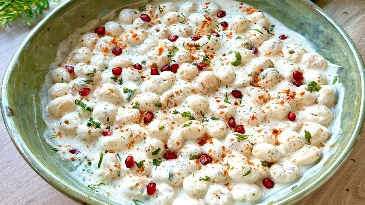 మూత్రపిండాలను బలోపేతం చేయడానికి, రక్త ప్రవాహాన్ని మెరుగుపరచడానికి, గుండె జబ్బుల ప్రమాదాన్ని తగ్గించడానికి మఖానా మంచిది. మఖానా కండరాలను బలోపేతం చేయడానికి, దృఢత్వాన్ని తగ్గించడానికి సహాయపడుతుంది. మంచి నిద్ర, ఒత్తిడిని తగ్గించడానికి మీరు మఖానా తినవచ్చు. మఖానా డయాబెటిస్‌లో రక్తంలో చక్కెరను నియంత్రించడంలో సహాయపడుతుంది. మఖానా ఖీర్ అనేది తక్షణ శక్తిని అందించే ఆరోగ్యకరమైన అల్పాహార ఎంపిక.