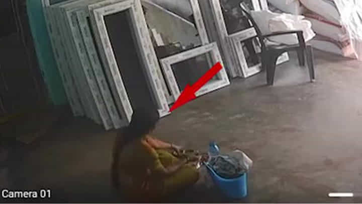 Khammam: మరి ఇంతకన్నా పాపం ఉంటుందరా.. అన్నం తింటుండగా కూర వేయలేదని.. Khammam: మరి ఇంతకన్నా పాపం ఉంటుందరా.. అన్నం తింటుండగా కూర వేయలేదని..