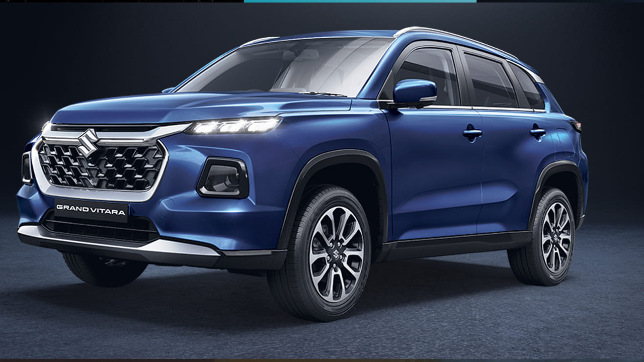 మారుతి సుజుకి: ఆగస్టు నెలలో తన ప్రసిద్ధ మిడ్సైజ్ SUV గ్రాండ్ విటారా కొత్త ఫాంటమ్ బ్లాక్ ఎడిషన్ను విడుదల చేసింది. ఇది నలుపు రంగులో చాలా అద్భుతంగా కనిపిస్తుంది. ప్రత్యేకమైన మాట్టే నలుపు రంగులో ఉన్న ఈ SUV ఫీచర్ల పరంగా కూడా గొప్పది. ప్రస్తుతం గ్రాండ్ విటారా ఎక్స్-షోరూమ్ ధర రూ. 11.42 లక్షల నుండి ప్రారంభమై రూ. 20.68 లక్షల వరకు ఉంది.