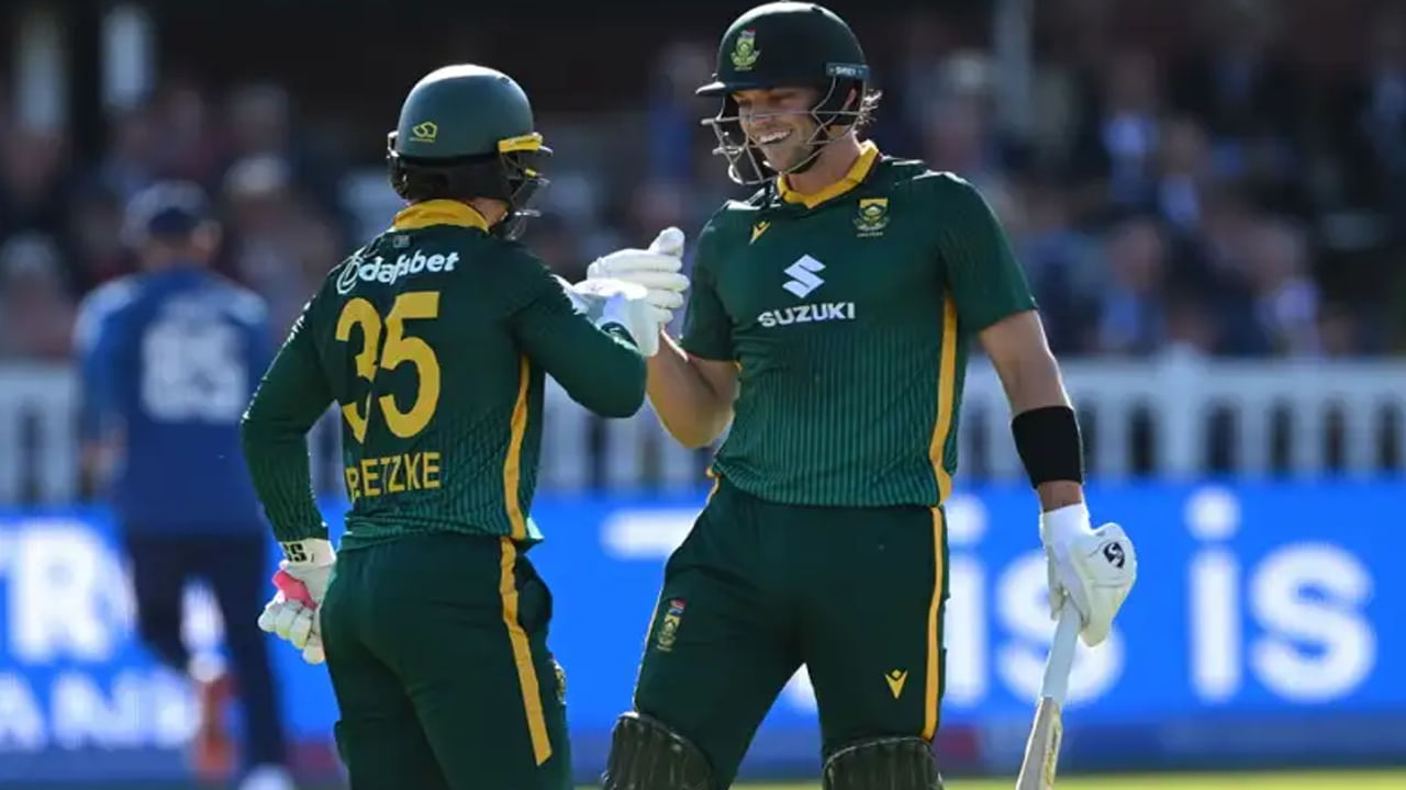 వన్డే క్రికెట్‌లోకి అరంగేట్రం చేసినప్పటి నుంచి మాథ్యూ బ్రీట్జ్కే మొదటి ఐదు మ్యాచ్‌ల్లో 463 పరుగులు చేశాడు. ఈ విషయంలో అతను టామ్ కూపర్‌ను అధిగమించాడు. అదే సమయంలో అతను తన సొంత దేశ కెప్టెన్ టెంబా బావుమాను కూడా అధిగమించాడు.